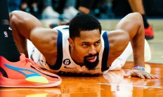 开云体育入口-关于独行侠队逆转太阳队，保持赢球势头的信息