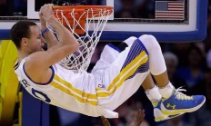 开云APP-骑士碾压上海队，哈登点燃赛场，一场跨越文化的篮球盛宴