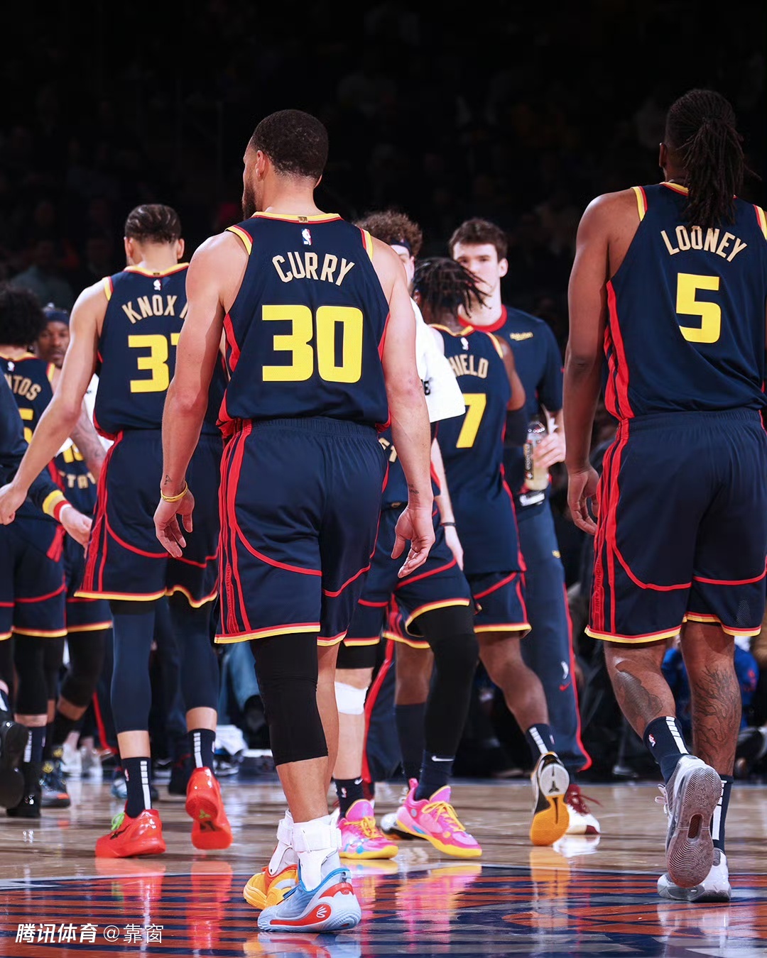 尼克斯队在客场取得惊险胜利的简单介绍