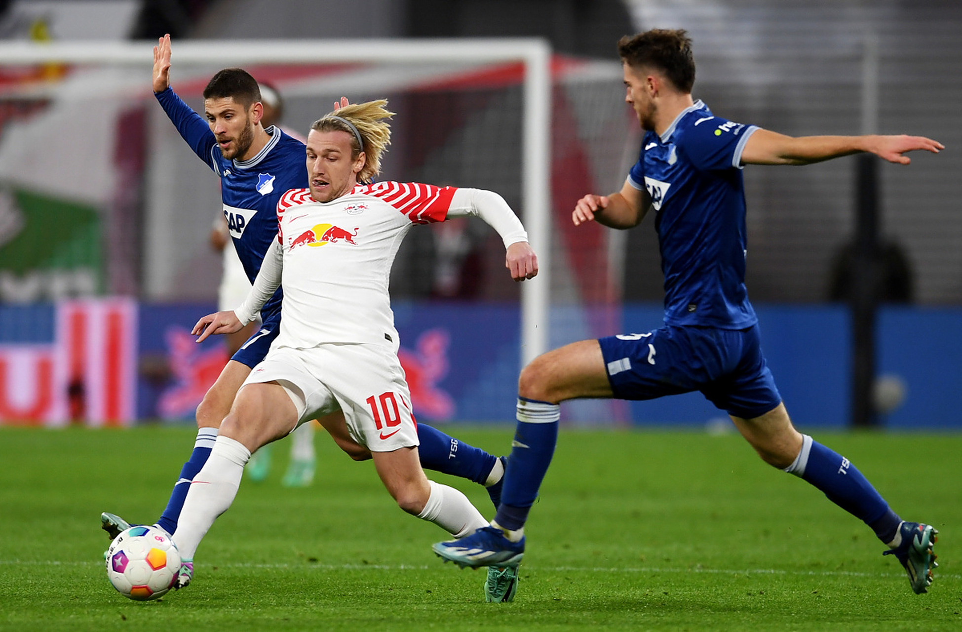 莱比锡客场2比1击败弗赖堡的简单介绍 莱比锡客场2比1击败弗赖堡的简单介绍