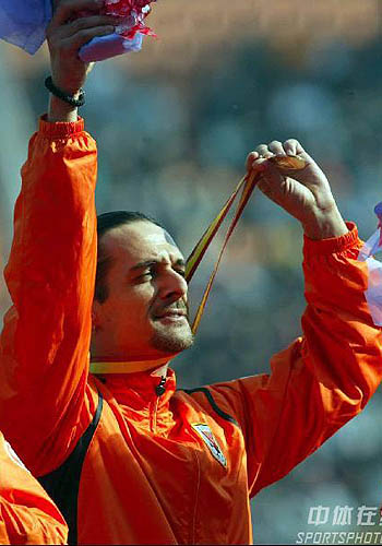 独苗重庆斗鲁能，谁能胜出？