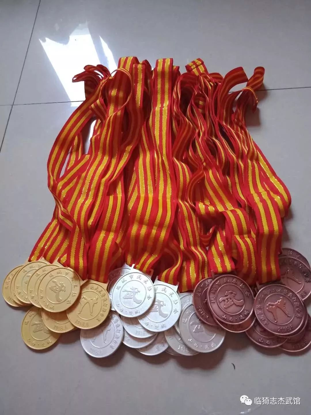 关于俄罗斯射击选手实现完美表现，斩获奖牌的信息