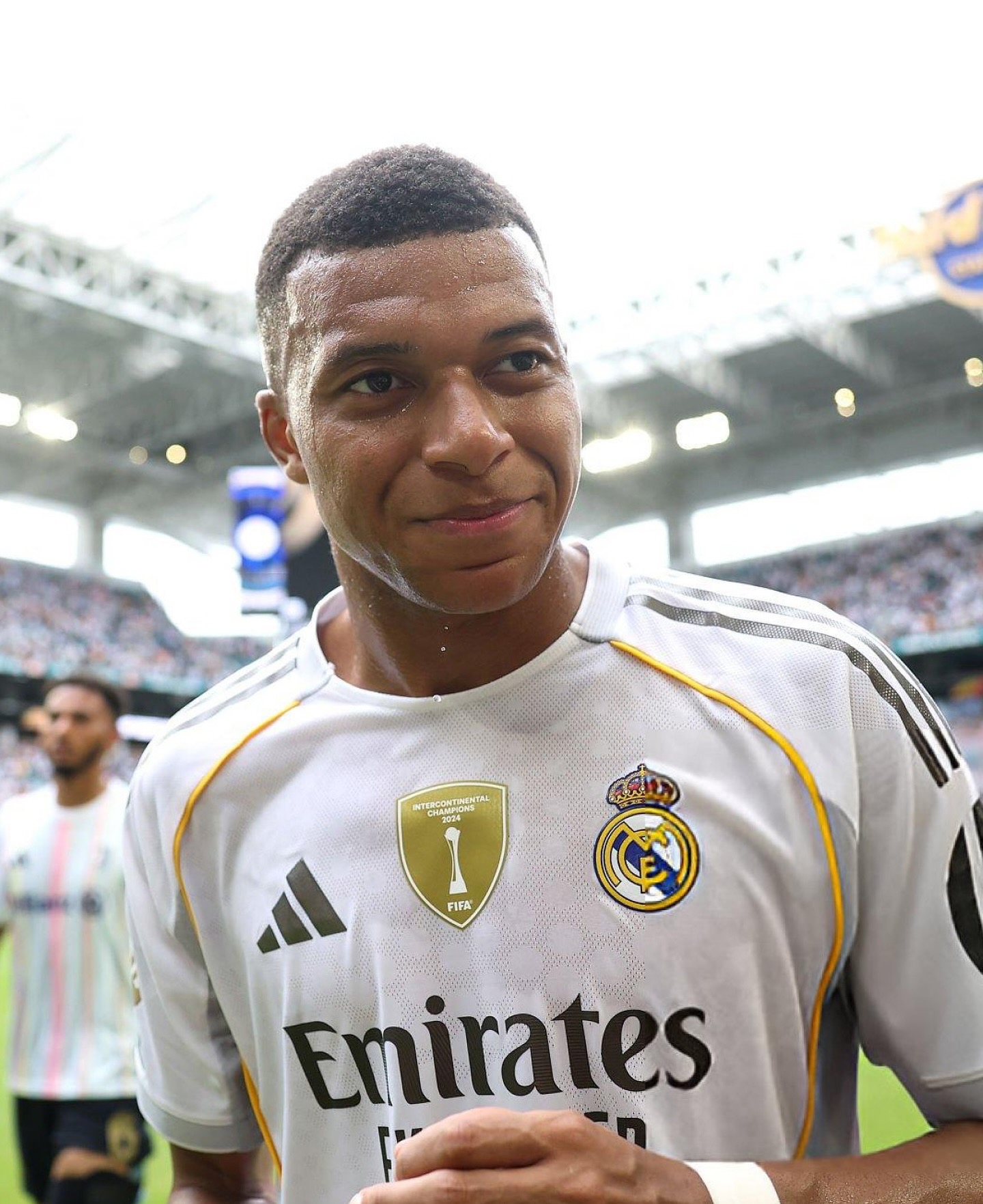 关于皇家马德里力挽狂澜晋级淘汰赛的信息