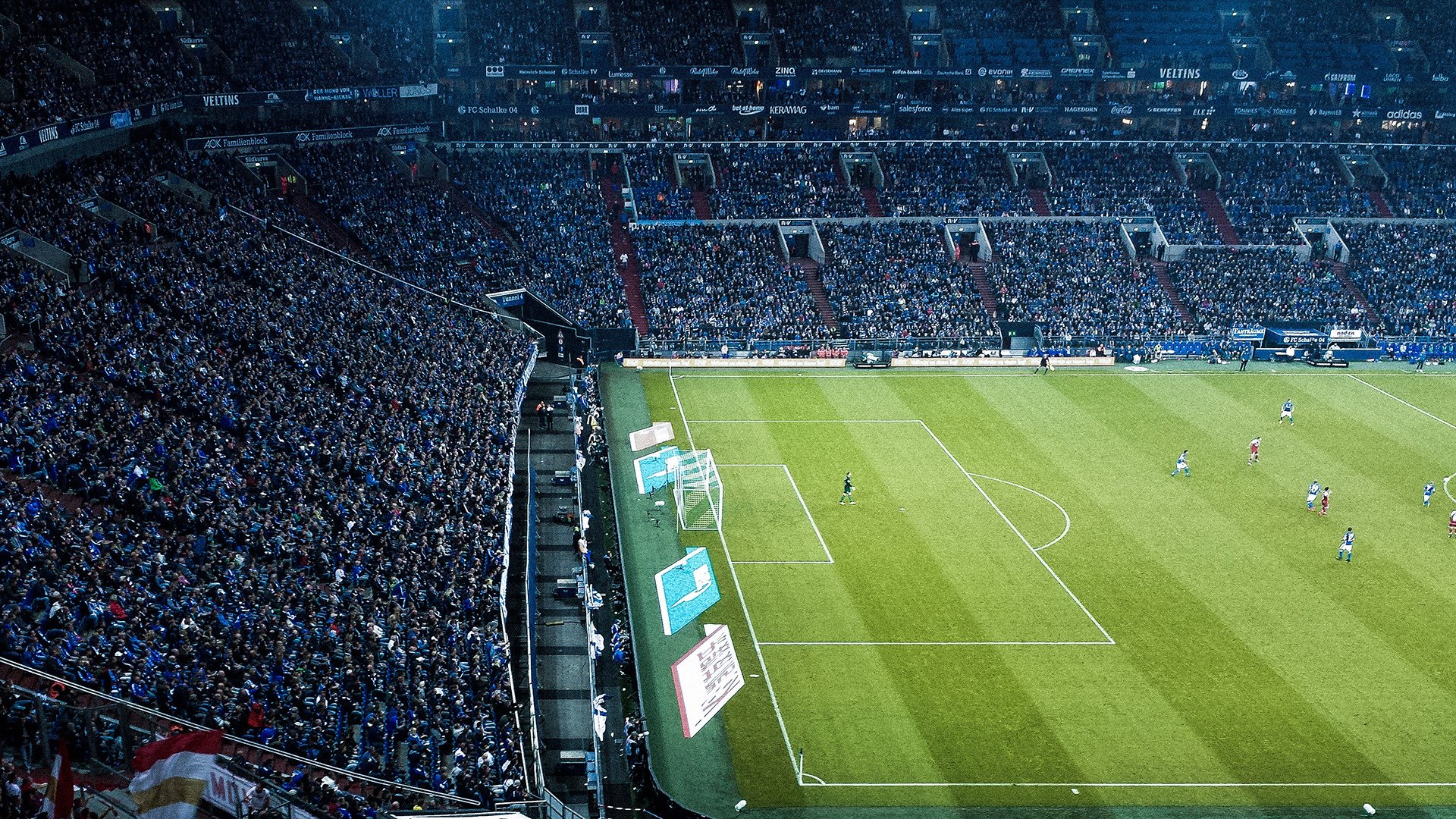 赛道上的红色风暴，红牛车队轻取法拉利，佩雷兹惊艳四座