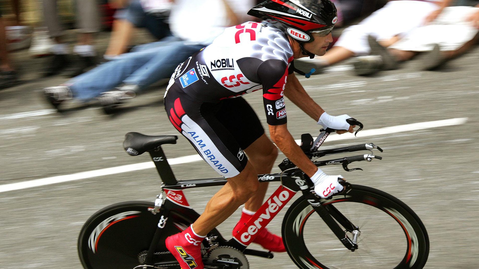 红土之王跨界征服!纳达尔蒙特卡洛式横扫,在ATP总决赛硬地展现绝对统治